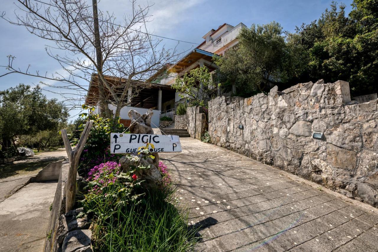 Picic Guesthouse Luka  Exterior photo